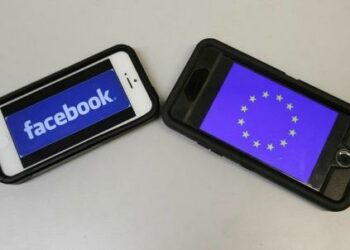 Facebook_smartphone_iphone_social