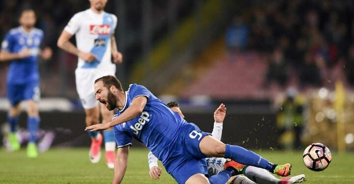 Higuain_Mertens_Napoli_Juventus_lapresse_2017