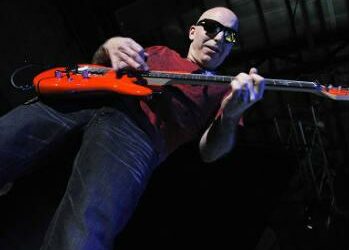 Joe_Satriani_r439