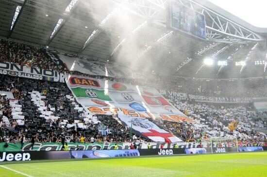 JuveStadium_scudetto32