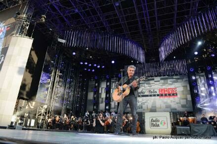 LIGABUE_radio_italia_live15-w439-h302