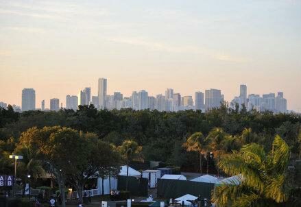 Miami_skyline_R400