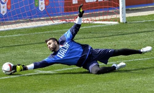 Sirigu_tuffo_Italia