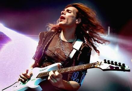 Steve_Vai_R439