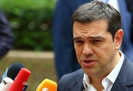 Tsipras_Microfoni_R439