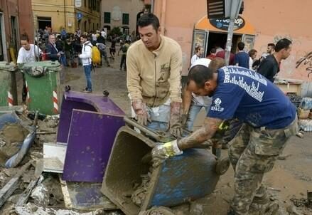 alluvione_genova_volontariR439