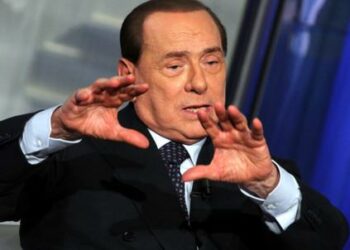 berlusconi_mani_portaportaR439