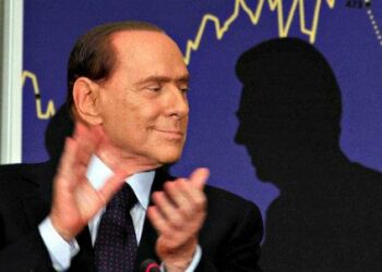 berlusconiapplaudeR439