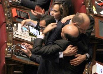 bersani_letta_abbraccioR439