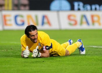 buffon_festoso_sdraiato