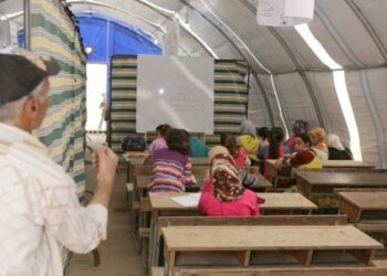 campo-profughi-siriani-scuola-lezione