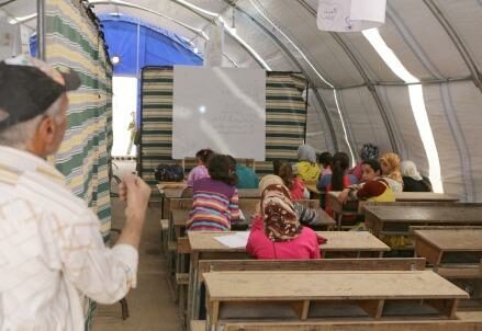 campo-profughi-siriani-scuola-lezione