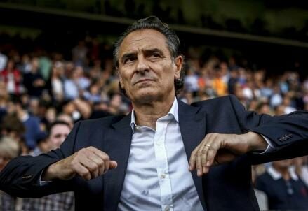 cesare_prandelli_gomiti