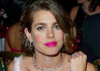 charlotte-casiraghi-look-settimana_phixr