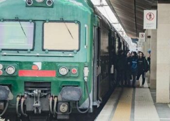 ferrovia_treno_pendolariR439