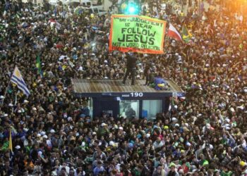 folla_copacabana_papa_francesco