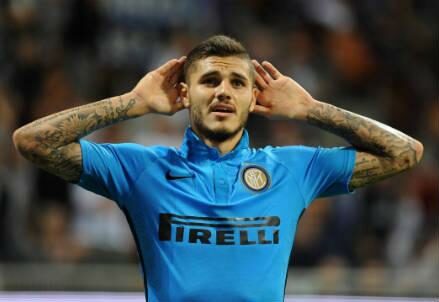 icardi_orecchie