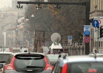 infophoto_milano_traffico_inquinamento_r439