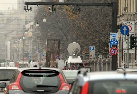 infophoto_milano_traffico_inquinamento_r439