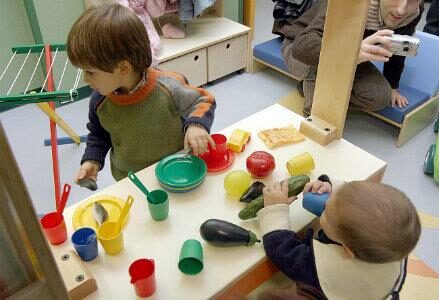 infophoto_scuola_materna_asilo_bambini_gioco_R439