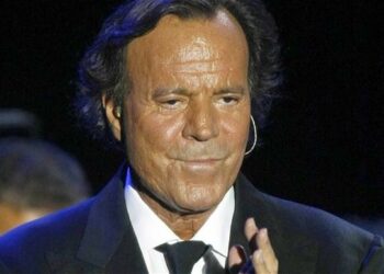 julio-iglesias-body-statistics-height-age-weight-information-about