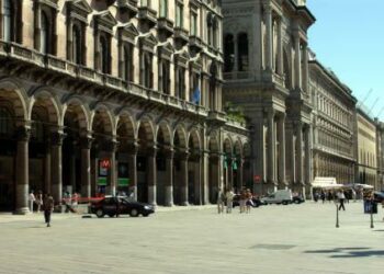 milano_piazza_r439