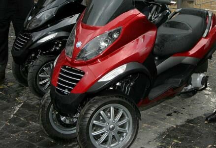 mp3_piaggio_scooter_r439