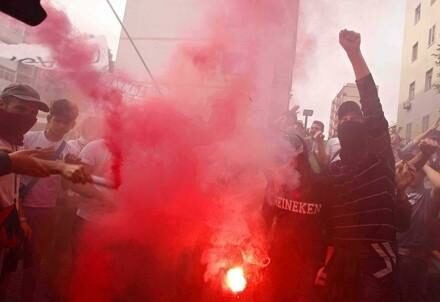 napoli_protesta_violenzaR439