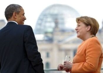 obama_merkel_drinkR439