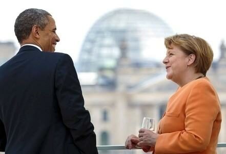 obama_merkel_drinkR439