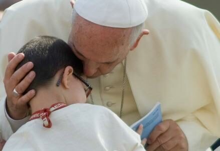 papafrancesco_bacio_bambinoR439