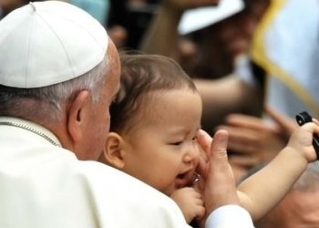 papafrancesco_bambino_asiaR439