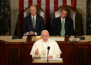 papafrancesco_congressousa1R439