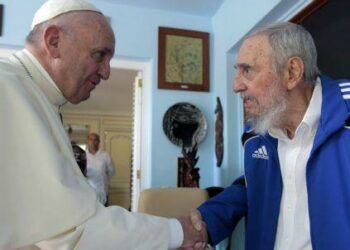 papafrancesco_fidelcastro2015R439