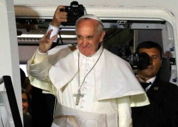 papafrancesco_viaggio_alitaliaR439