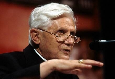 ratzinger_zoom1R439