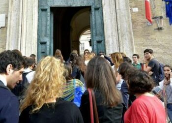 scuola_studenti_giovani5R439