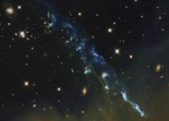 stella-neonata-geyser-spazio-universo