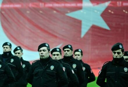 turchia_bandiera_poliziaR439