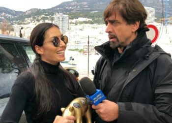 elisabetta_gregoraci_tapiro_striscia