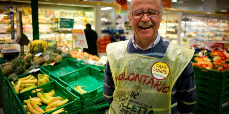 colletta_alimentare_volontario_sorriso