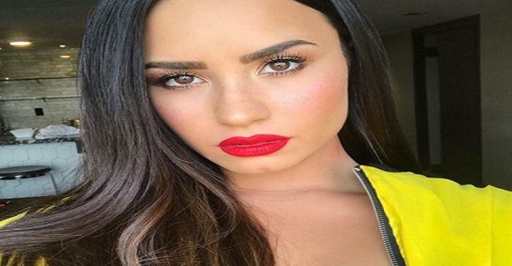 demi_lovato_selfie