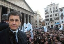 Alemanno-in-piazza_FN1