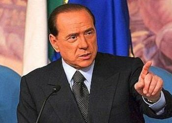 BerlusconiConferenza_R375