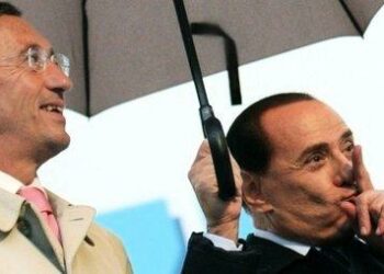 BerlusconiFiniOmbrello_R375