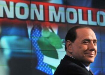 Berlusconi_Non_molloR375