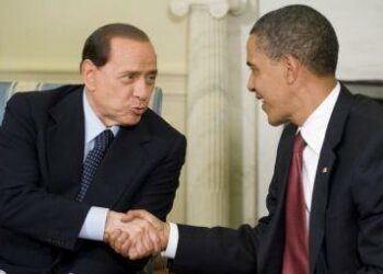 Berlusconi_Obama_StrettaR375