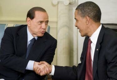 Berlusconi_Obama_StrettaR375