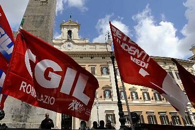 Cgil_Bandiera_MontecitorioR400