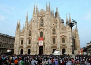 Duomo_Milano_Piazza_FollaR400